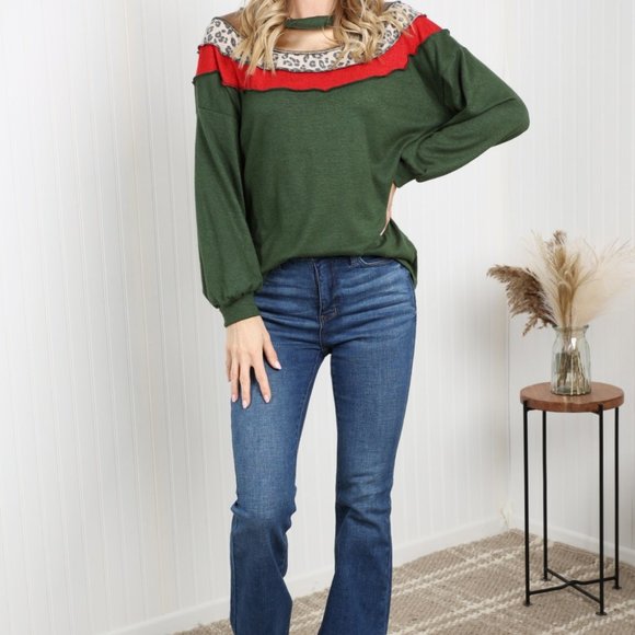 Haptics Full Size Leopard Contrast Exposed Seam Top in Evergreen - Picture 5 of 9